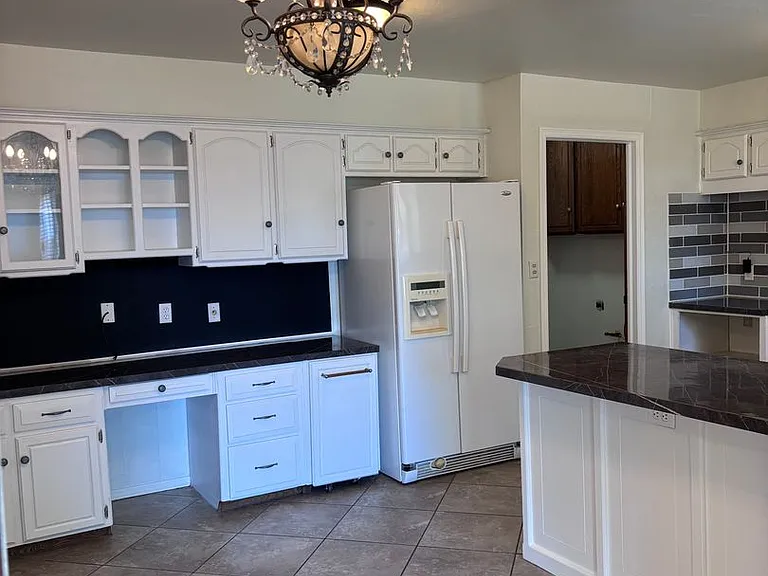 802 Amity Ln — Photo 11