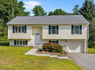 30 Park Ave, Uncasville, CT 06382