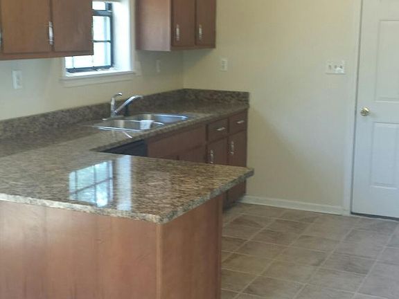 3rd image of 1405 Hawkins Dr