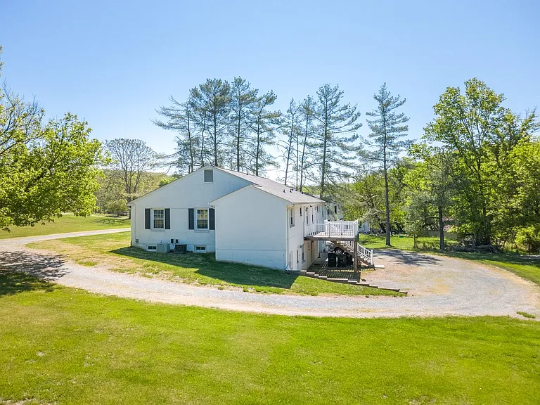 2561 Rutrough Rd — Photo 18