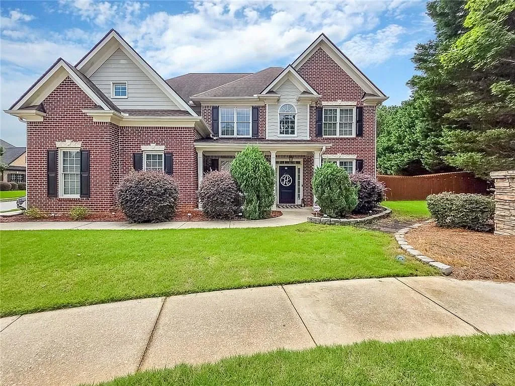 6 bed, 4.0 bath, 3050 sqft, $3,500 — Photo 2