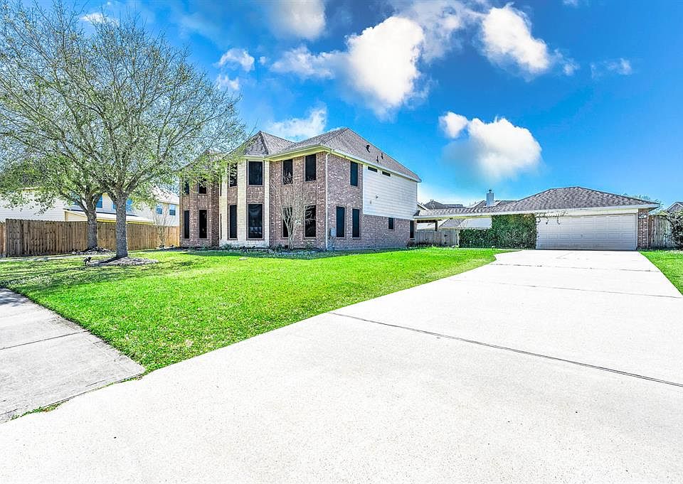 221 Cypress Pointe Dr