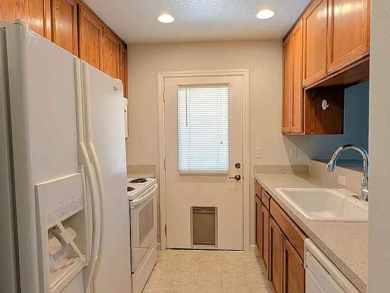 657 Johnson Ave #657 — Photo 3