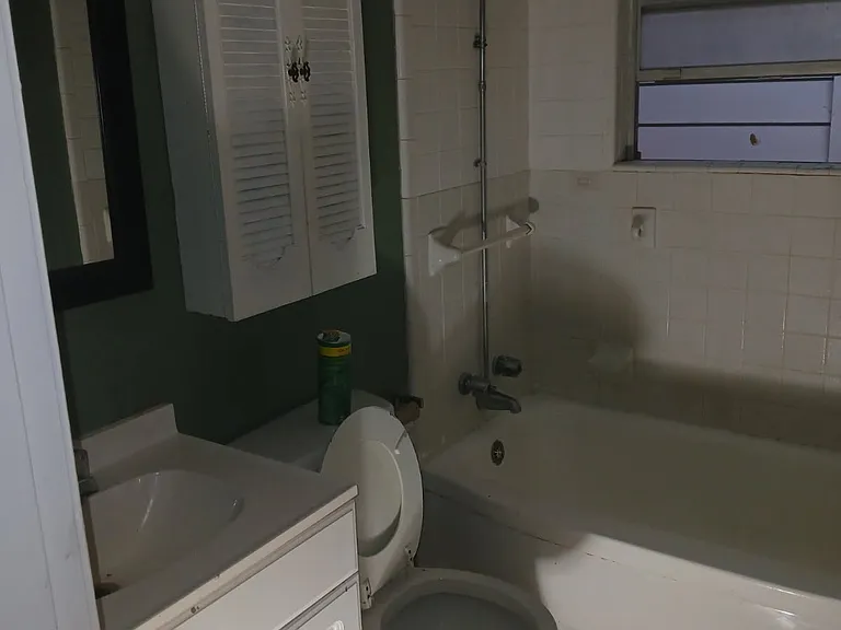 Main bathroom