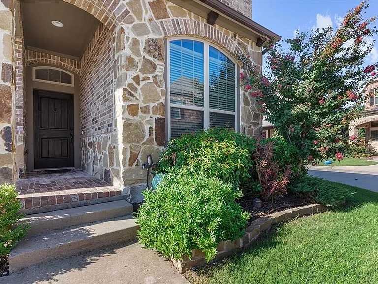 1131 Alpine Dr — Photo 8
