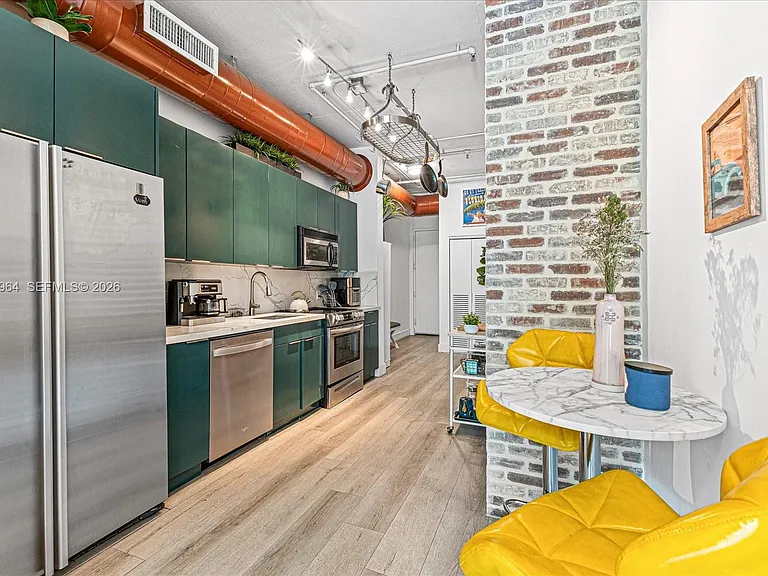 1700 Meridian Ave #203 — Photo 8
