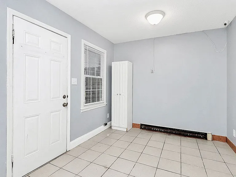Thompson Place Apartments — Photo 6