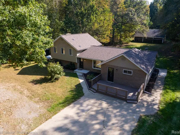 2782 Gravel Creek Rd, North Branch, MI 48461