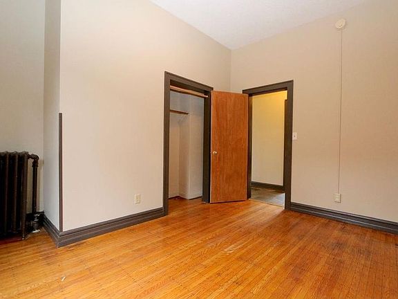 5th image of 294 Winifred St E
