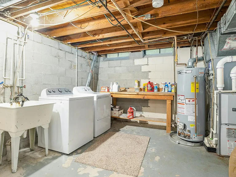 621 Susan Dr — Photo 25