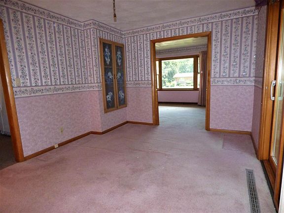 4th image of 17431 Fairlane Dr