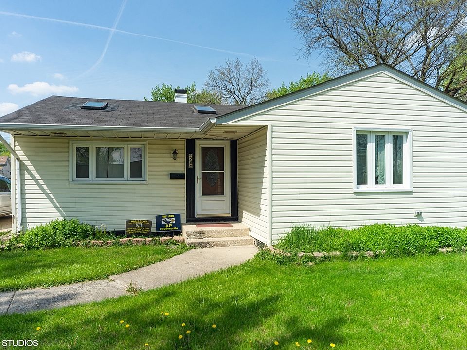 1st image of 428 Armitage Ave