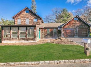 12 Hillside Ave, Woodbury, NY 11797