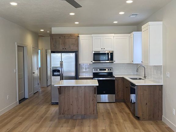 2nd image of 3942 S Bedford Pl #D