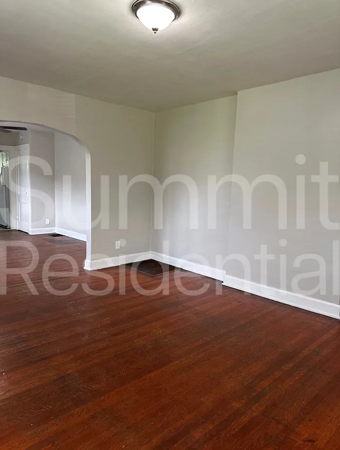 3 bed, 1.0 bath, 1176 sqft, $1,345 — Photo 4