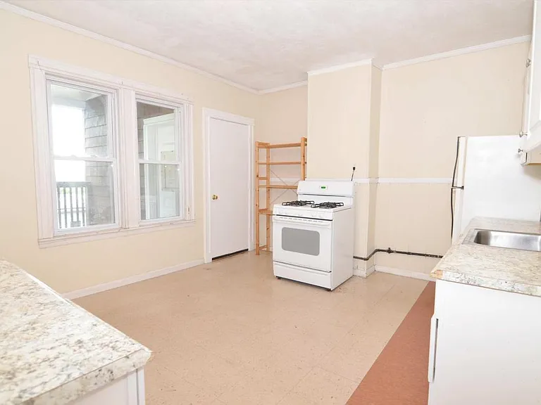 8 Brastow Ave #2L — Photo 5