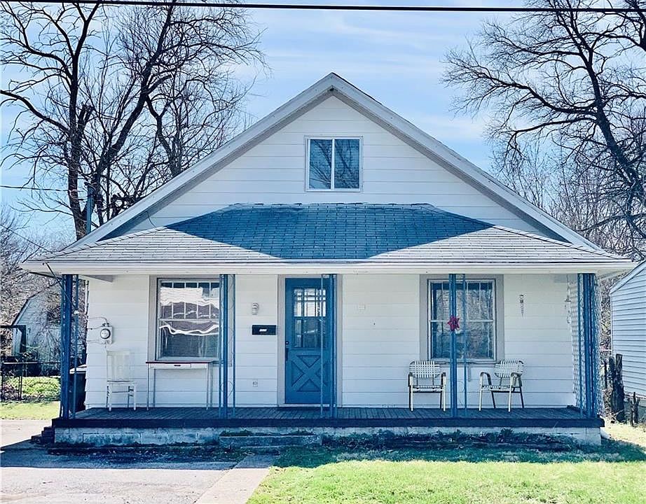 1st image of 2220-2220 Cardinal Dr