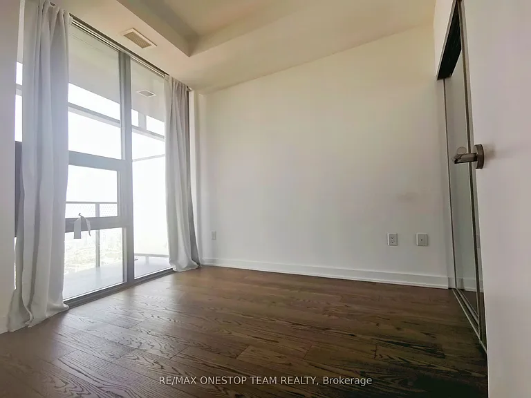 11 Wellesley St W #6013 — Photo 10