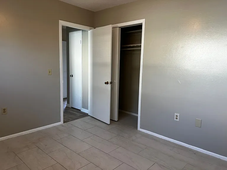 556 Briarwood Rd — Photo 13