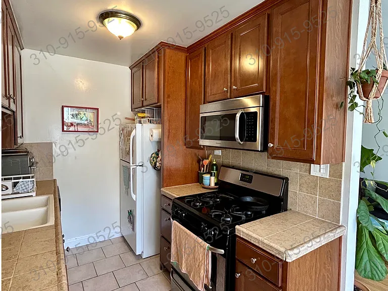 3160 S Barrington Ave #105 — Photo 3