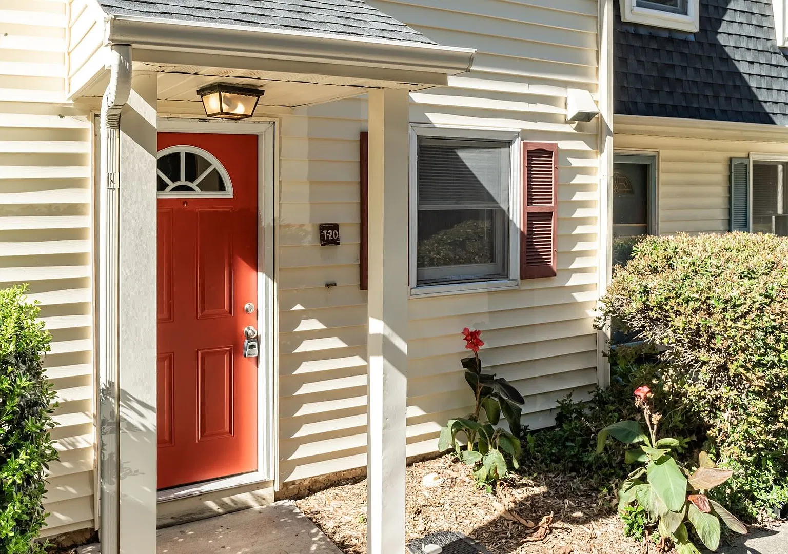 Move In Ready Two Bedroom Home! — Photo 3