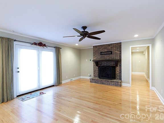 5th image of 4193 Walker Rd