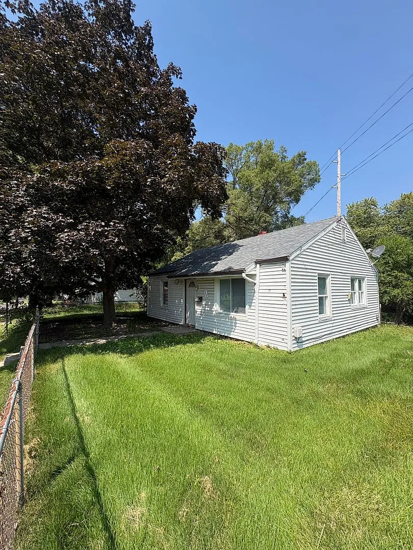 Cozy Ranch Home on a Corner Lot in Peoria's West Bluff $1,000/mo — Photo 2