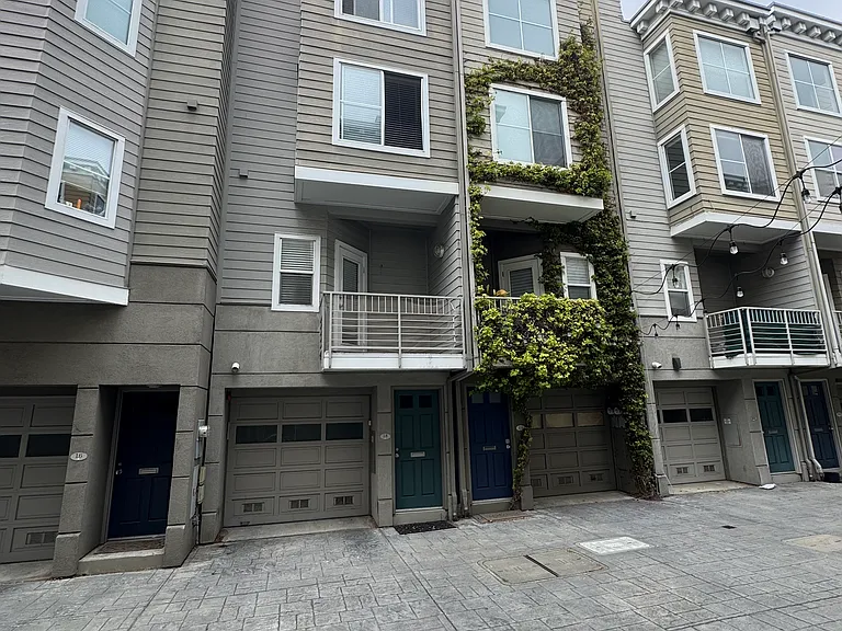 18 Scott Aly — Photo 1