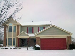 939 Wheatland Dr, Crystal Lake, IL 60014