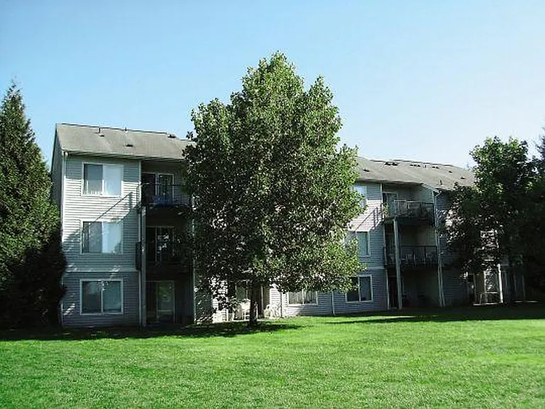 Steeple Chase Apartments — Photo 27