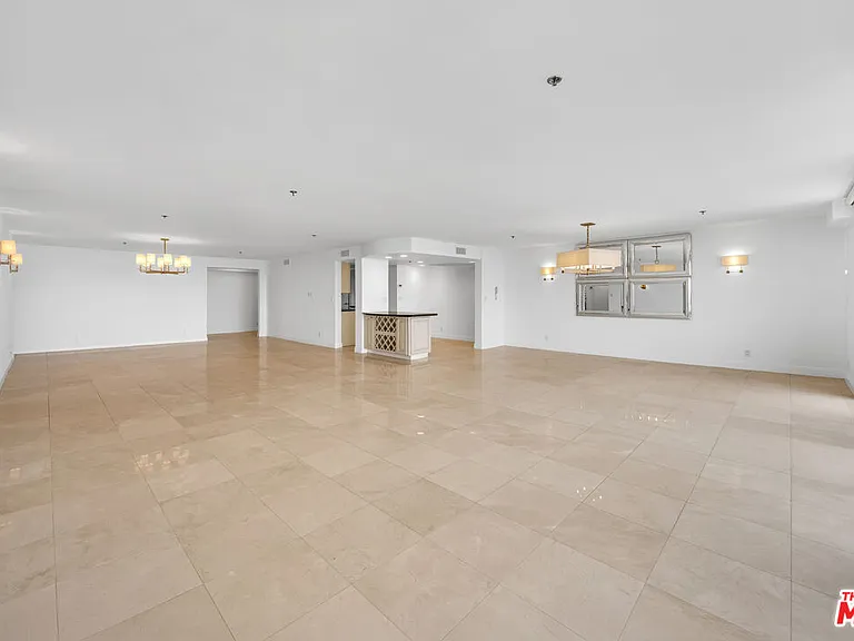 10660 Wilshire Blvd #701 — Photo 4