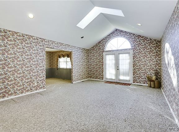 3rd image of 4 Daria Dr