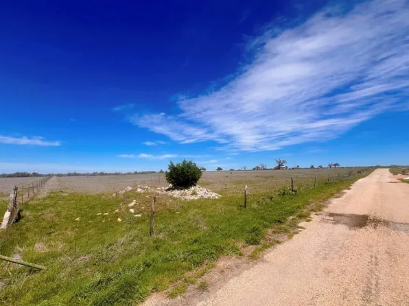 364 Cut Off Rd, Fredericksburg, TX 78624