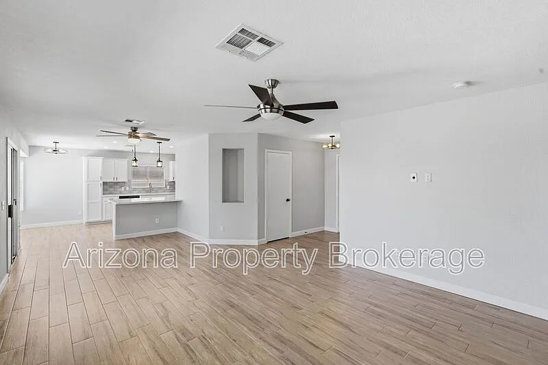 3 bed, 2.0 bath, 1336 sqft, $2,195 — Photo 2