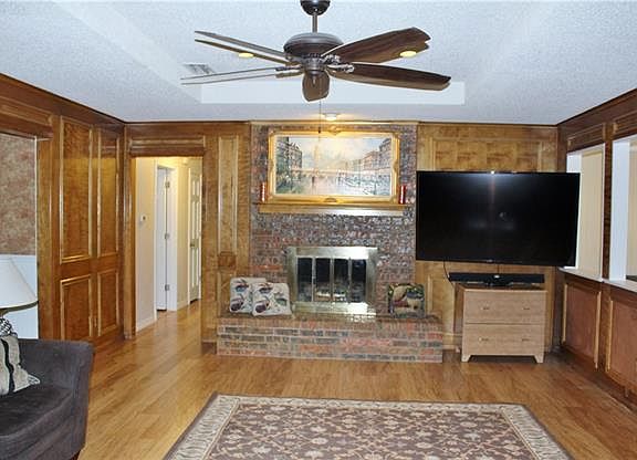 5th image of 2421 Pecan Dr