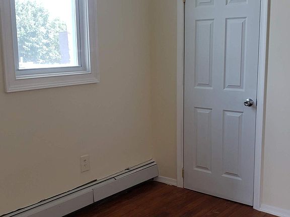 3rd image of 10 Seidler St APT 1