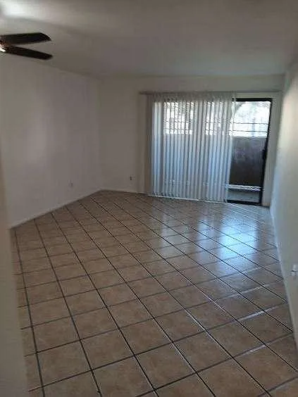 Brenda Arms Apartments — Photo 5