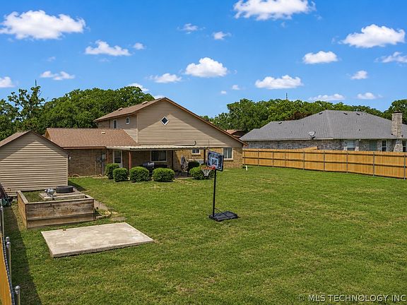 2nd image of 2114 Oakglen Dr