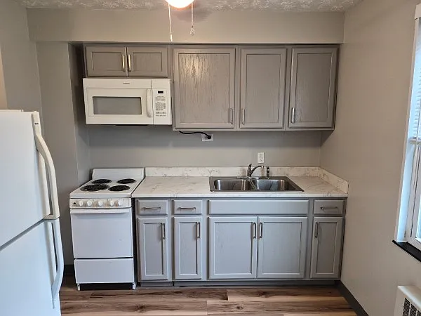 6 Bradley Ave — Photo 2