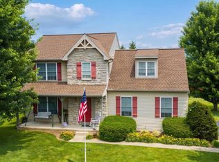 165 Pebble Beach Dr, Mount Wolf, PA 17347