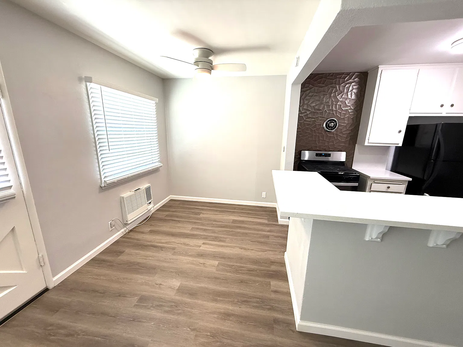 342 E Orlando Way — Photo 2