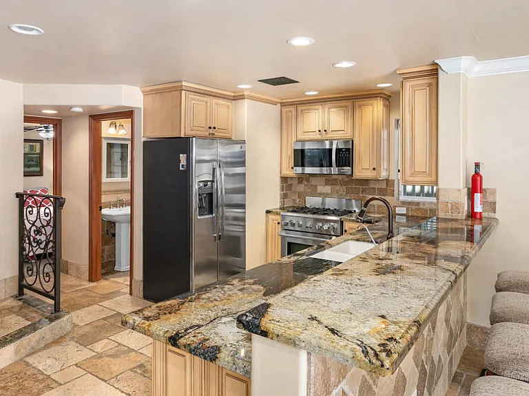 726-728 Coronado Ct — Photo 4