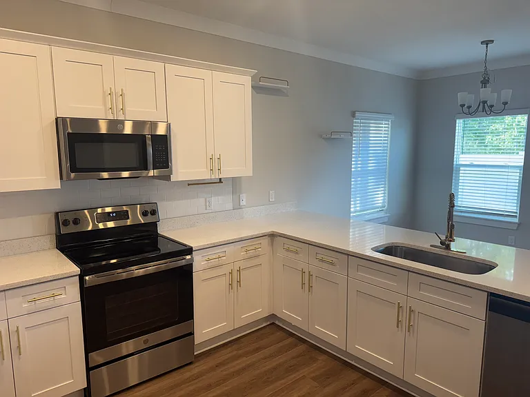 180 Bradford Ct — Photo 5