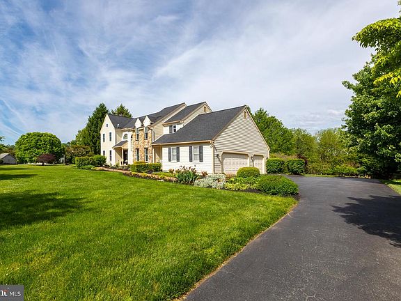 2nd image of 293 Hickory Dr