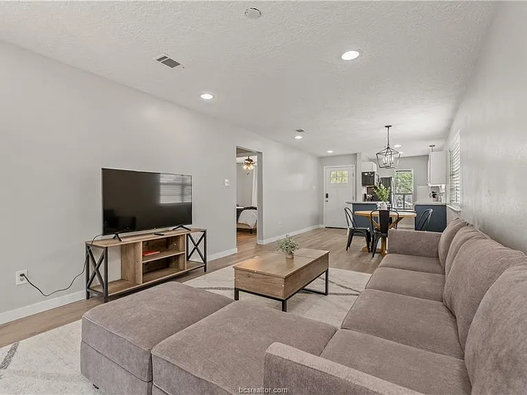 3410 Leon St #A — Photo 14