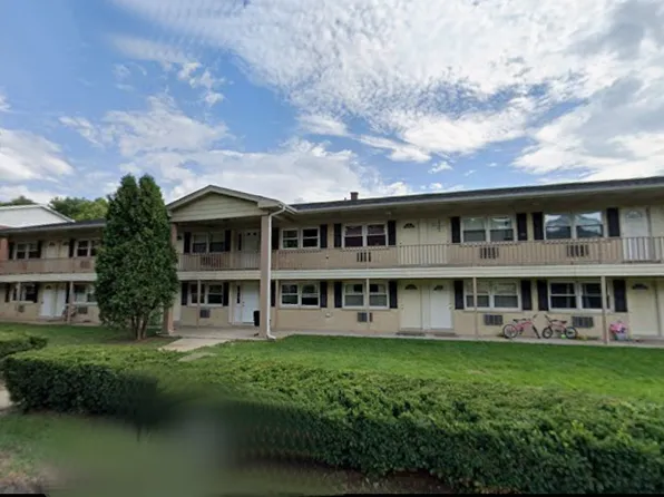 821 Bode Rd APT 4, Elgin, IL 60120