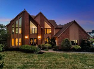 5553 Hidden Pines Ct, Williamsville, NY 14221