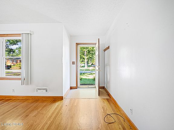 2nd image of 9609 Holiday Dr