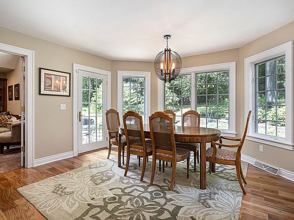 5th image of 106 Kingsbury Ct
