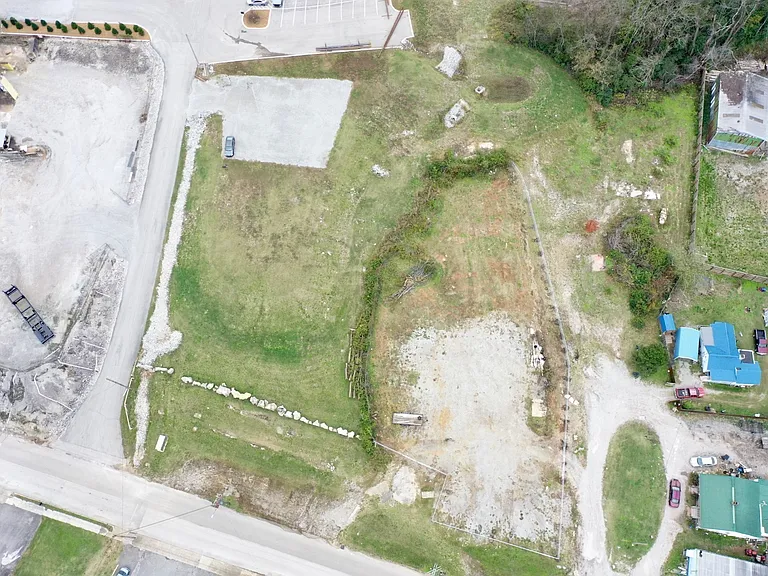 200 Cemetery Ave — Photo 4